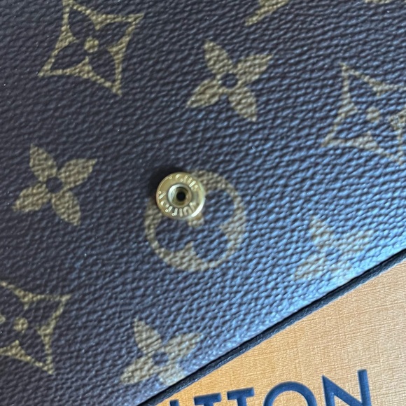 100% Authentic Louis Vuitton Felicie Strap and Go in AMAZING Condition! - Picture 9 of 13